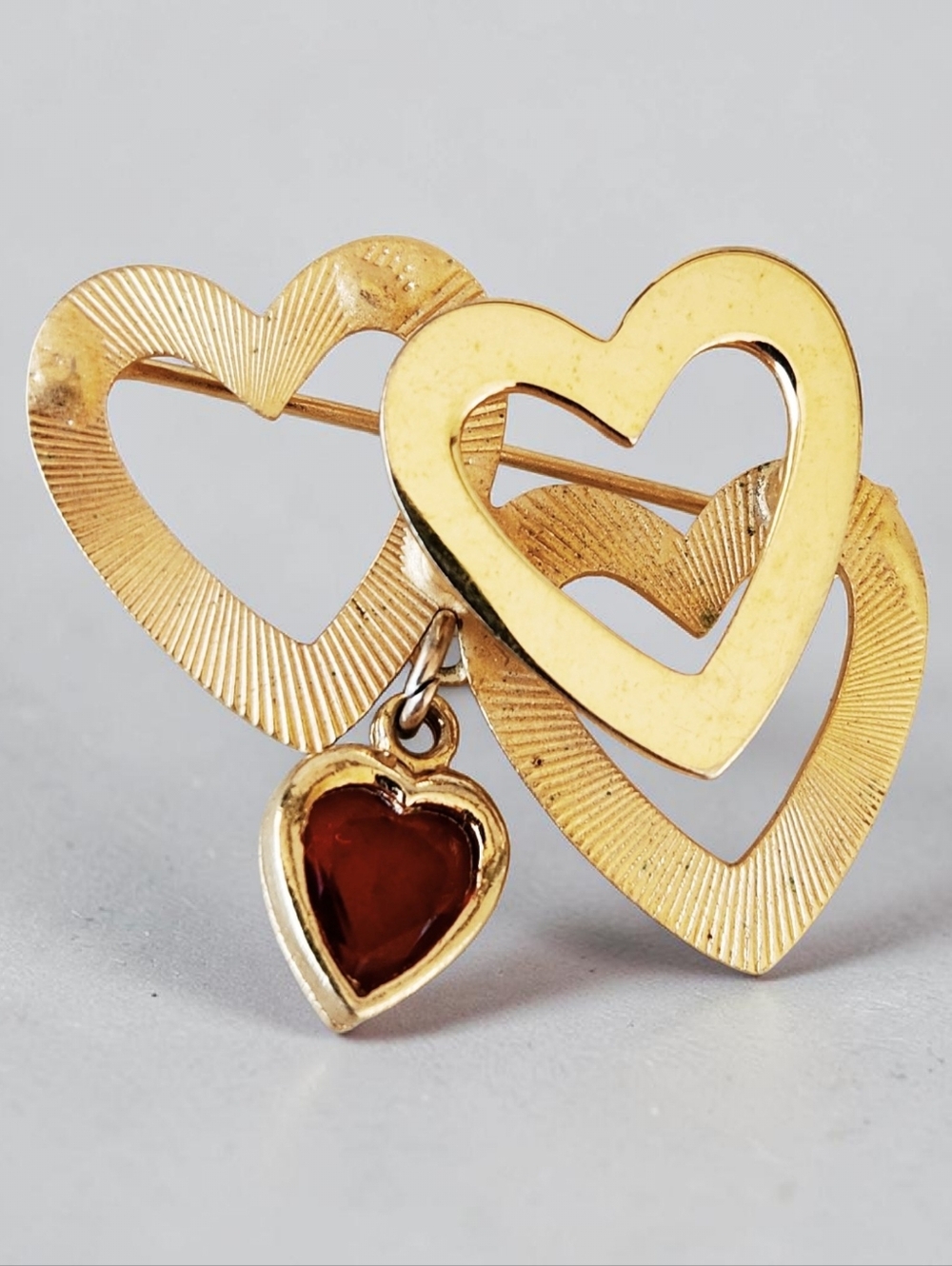 Vintage Gold Tone Red Glass Dangle Heart Brooch Pin Mother's Day Valentine's Day